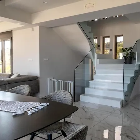 Aetheria Luxury Vilă *